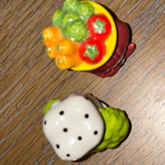 Dollymama Kitchen ladies salt & pepper shakers - Picture 7 of 9
